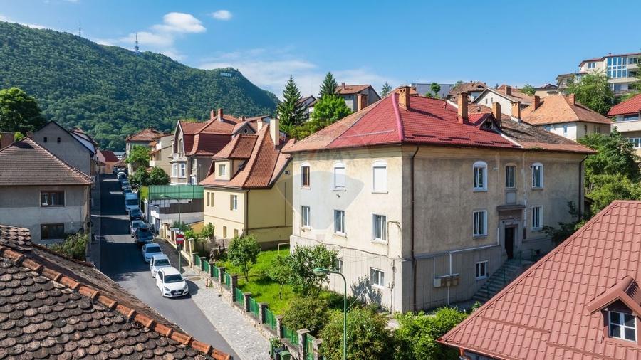 Apartament cu 2 camere decomandat în Centrul Istoric