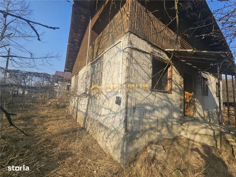 Teren 1000 mp si casa renovabila in Valcanesti . - 2