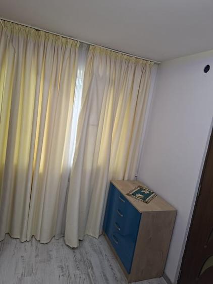 Apartament cu 3 camere semidecomandat, mobilat în Valea Rosie