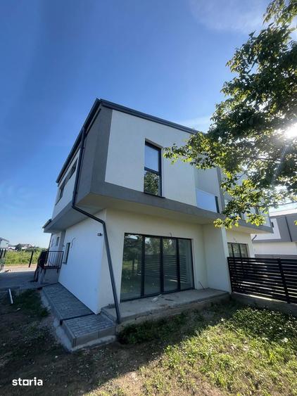 Casă cu 4 camere cu Teren 350 Mp în Jucu