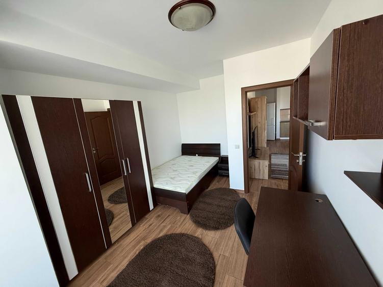 Apartament cu 3 camere semidecomandat în Exterior Vest