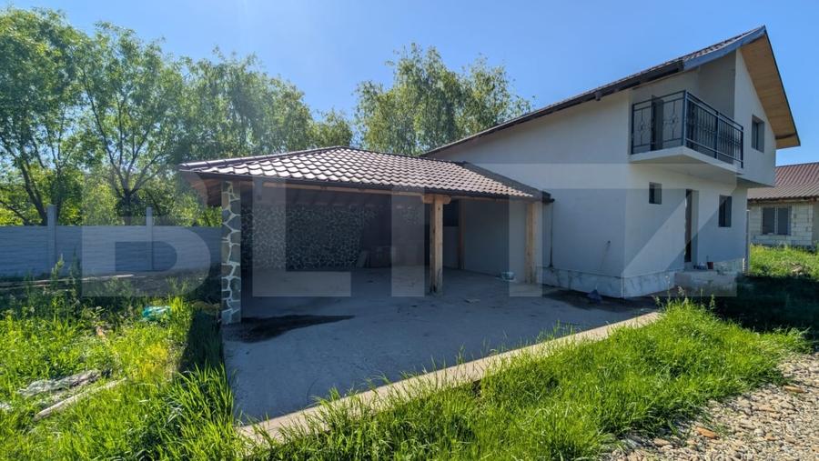 Casă individuală cu 4 camere cu Canalizare în Lazuri
