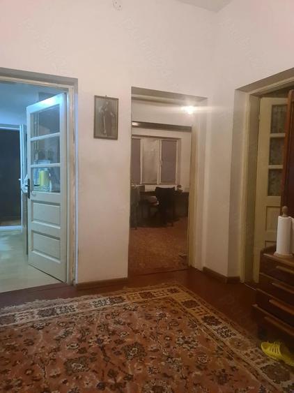 Casă cu 5 camere cu Teren 800 Mp în Central