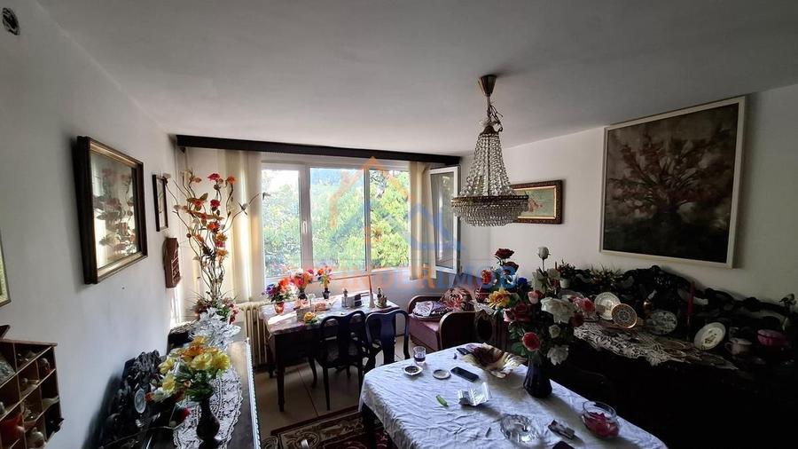 Apartament cu 4 camere decomandat în Berceni