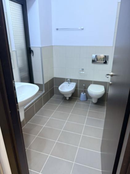 Apartament cu 3 camere decomandat, mobilat în Băneasa