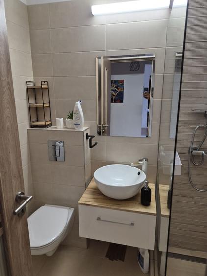 Apartament cu 3 camere semidecomandat în Central