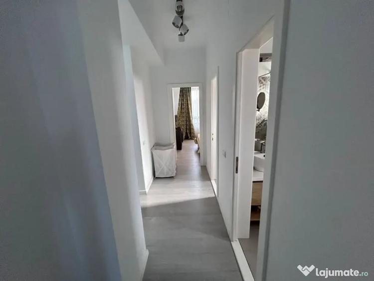 Apartament cu 3 camere semidecomandat în Calea Severinului