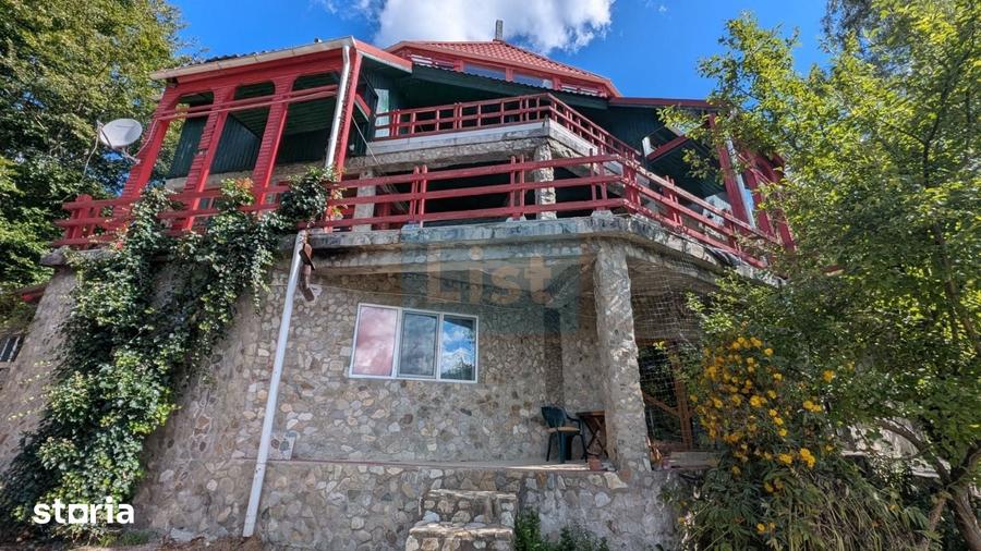 Casă cu Teren 1857 Mp în Tulnici