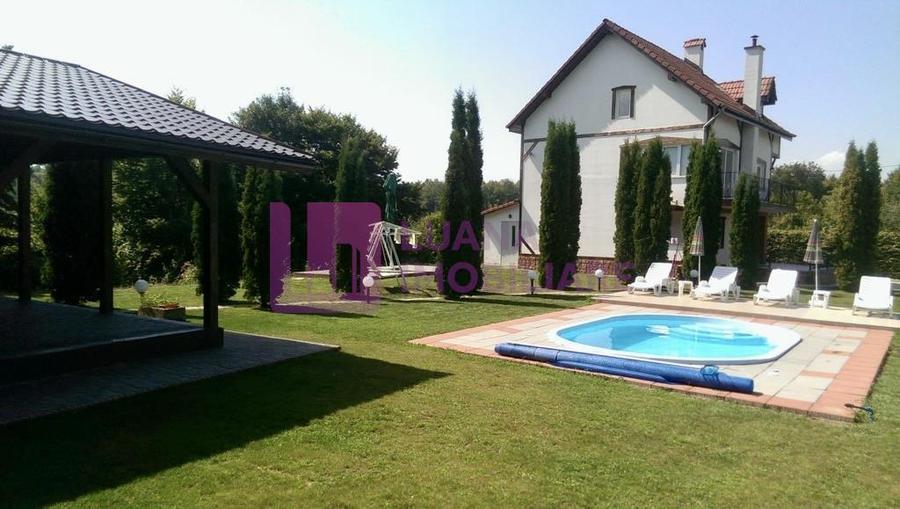 Casă individuală cu 6 camere cu Teren 800 Mp în Central