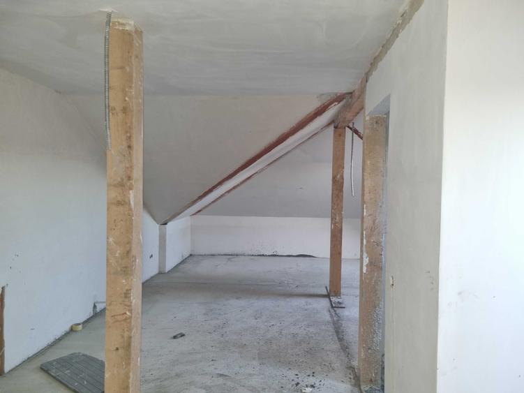 Casă cu 4 camere în Central