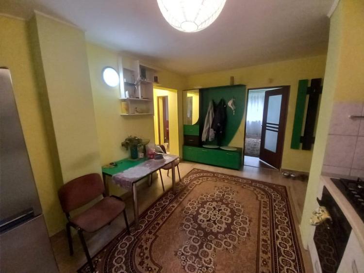 Apartament cu 3 camere decomandat în Săsar