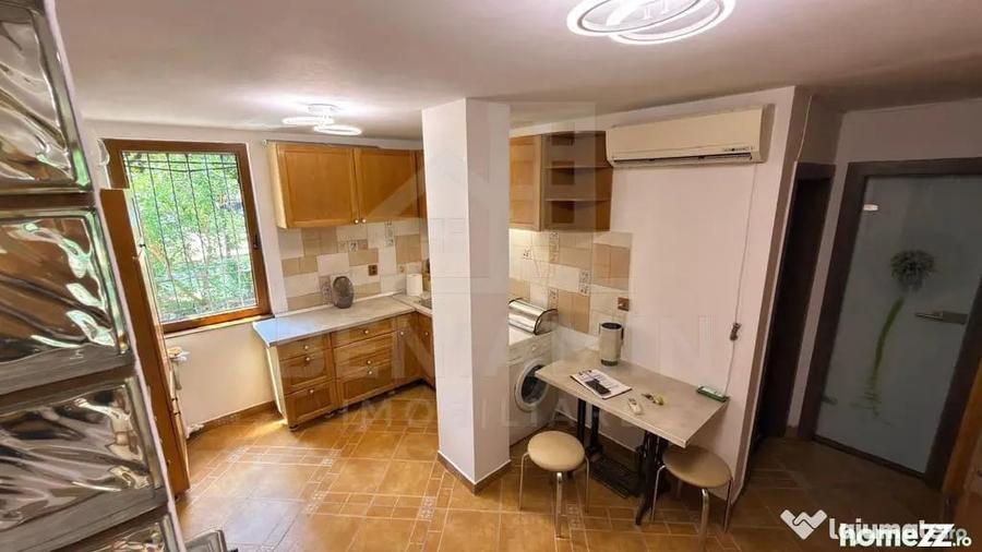 Apartament cu 3 camere decomandat în Calea București