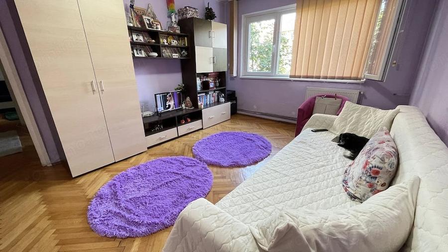 Apartament cu 3 camere semidecomandat în Cetății