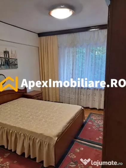 Apartament cu 3 camere decomandat în Obor