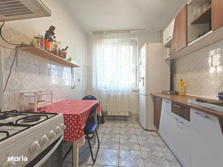 Apartament cu 2 camere semidecomandat în Craiovei