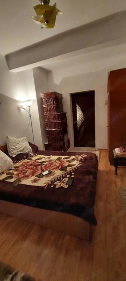 Apartament cu 3 camere semidecomandat în Deveselu