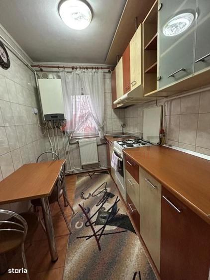 Apartament cu 3 camere semidecomandat în Dacia