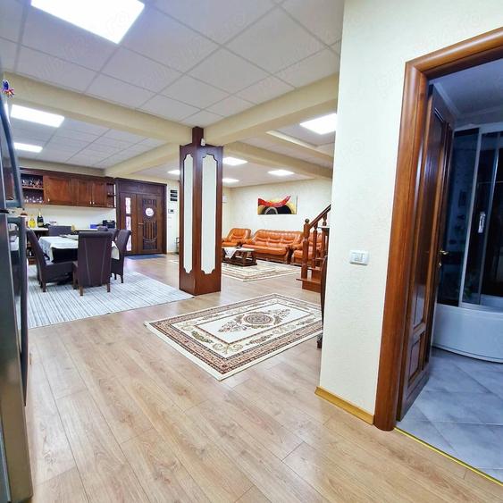 Casă cu Teren 300 Mp în Central