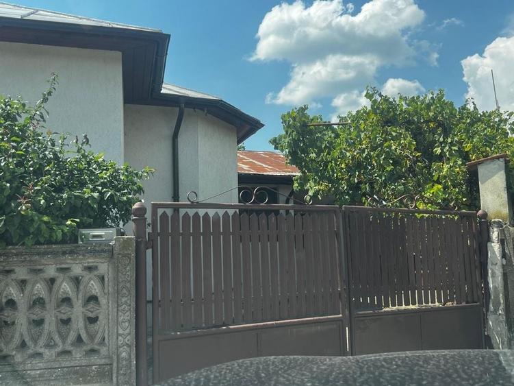 Casă cu 3 camere în Aninoasa