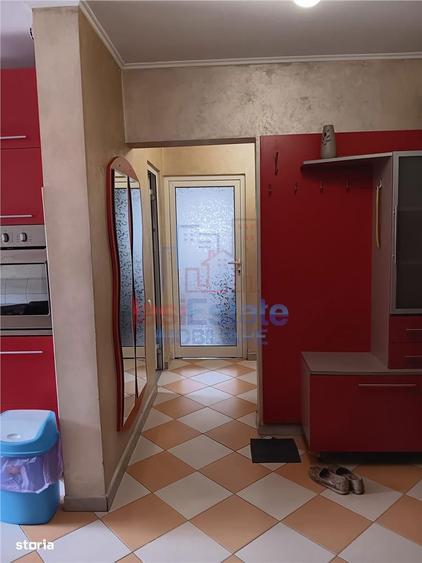 Apartament cu 3 camere, mobilat în Frumoasa