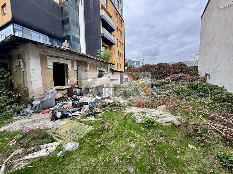 Casă individuală cu 12 camere cu Canalizare în Dacia
