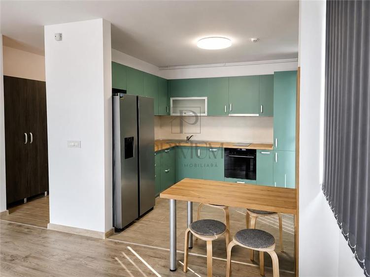 Penthouse cu 2 camere semidecomandat, mobilat în Aradului