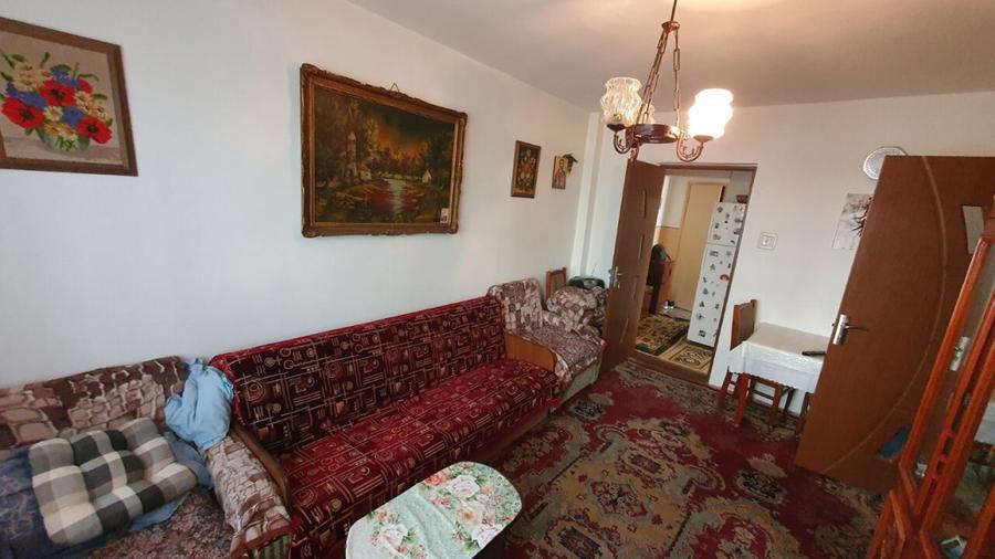Apartament cu 3 camere semidecomandat în Vest