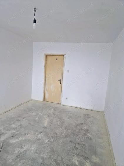 Apartament cu 3 camere semidecomandat în Eroii Revoluției