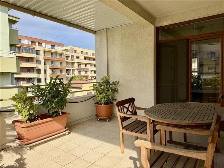 Apartament cu 4 camere semidecomandat în Herăstrău