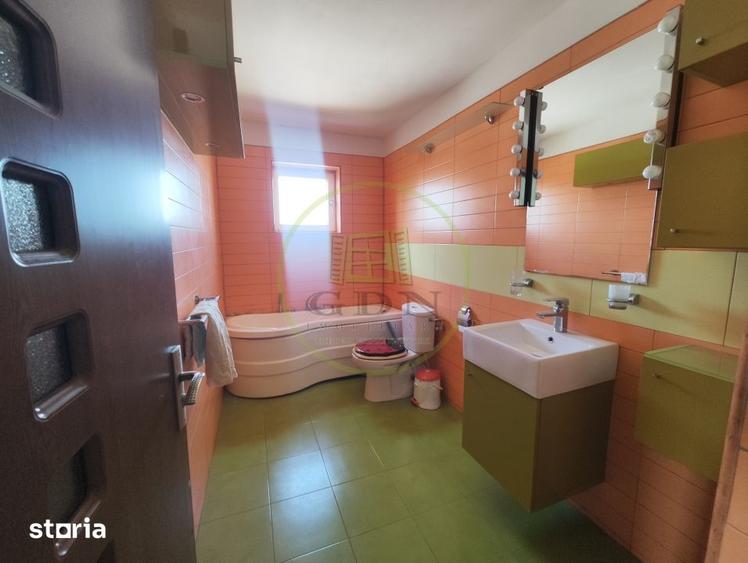 Casă cu 5 camere cu Teren 709 Mp în Ghercești