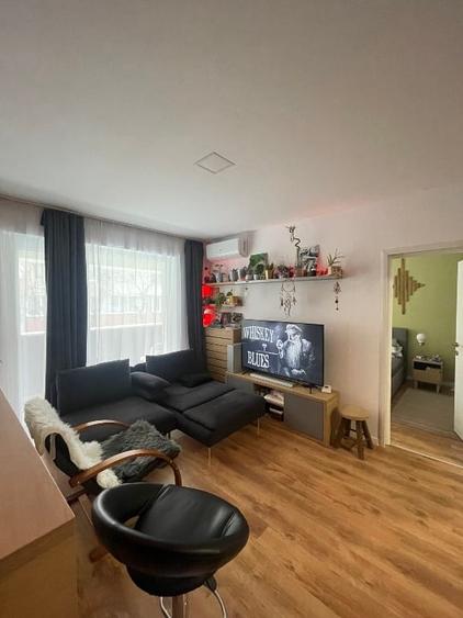 Apartament cu 2 camere semidecomandat, mobilat în Giurgiului