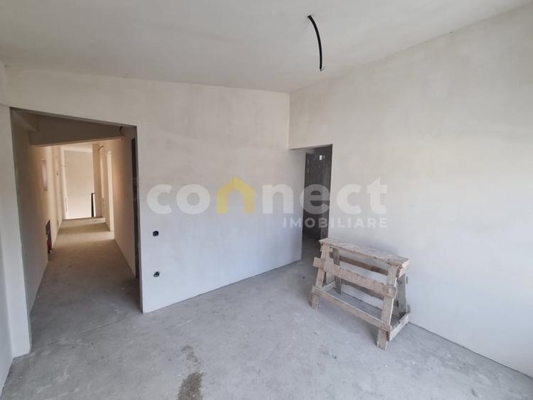 Duplex cu 5 camere cu Canalizare în Iris