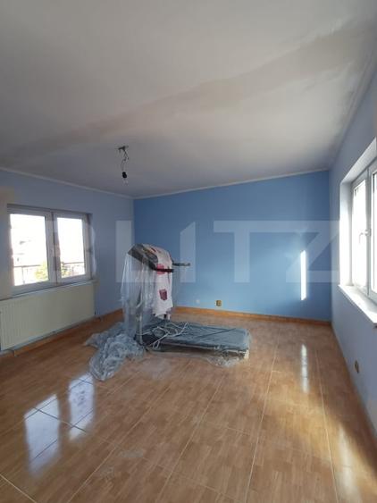 Apartament cu 3 camere semidecomandat, mobilat în Câmpia Turzii