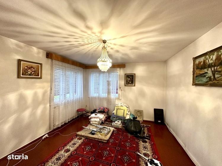 Casă cu 4 camere în Dâmbul Rotund