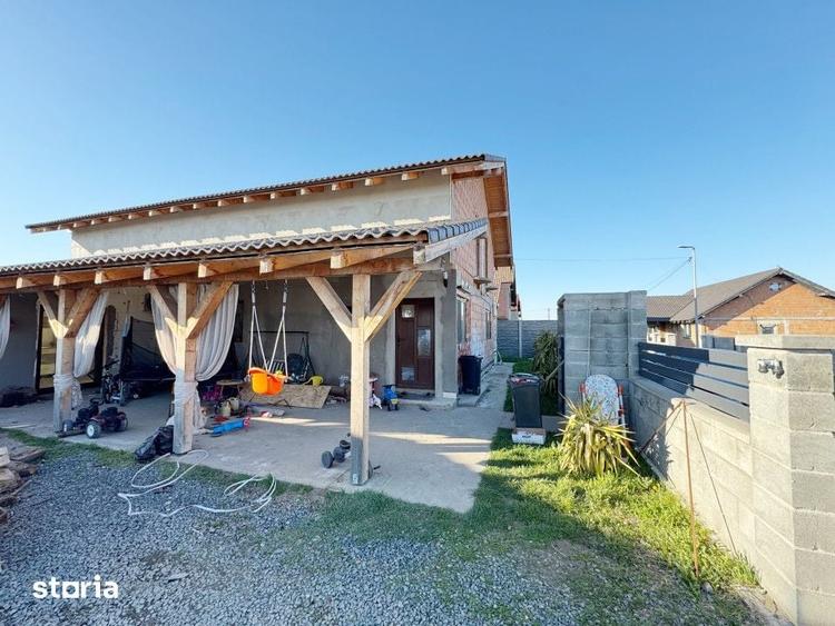 Casă cu 5 camere cu Teren 504 Mp în Sânmihaiu Român