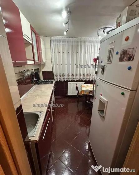 Apartament cu 4 camere decomandat în Titan