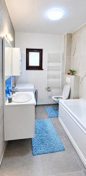 Apartament cu 2 camere decomandat în Tractorul