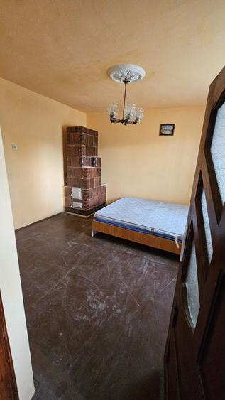 Casă cu 4 camere cu Teren 1500 Mp în Urzica