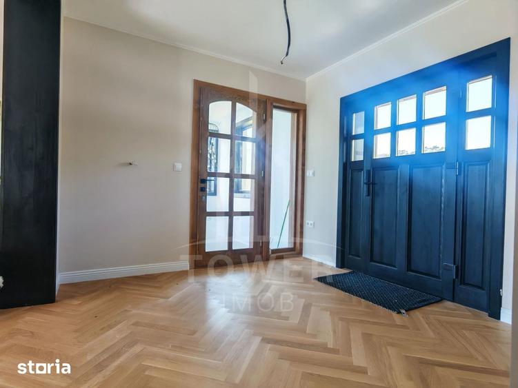 Casă cu 5 camere cu Piscina în Sadu