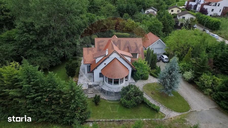 Casă cu 6 camere cu Teren 5955 Mp în Mănăștur