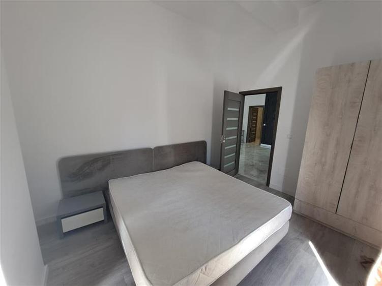 Apartament cu 3 camere semidecomandat, mobilat în Dâmbul Rotund