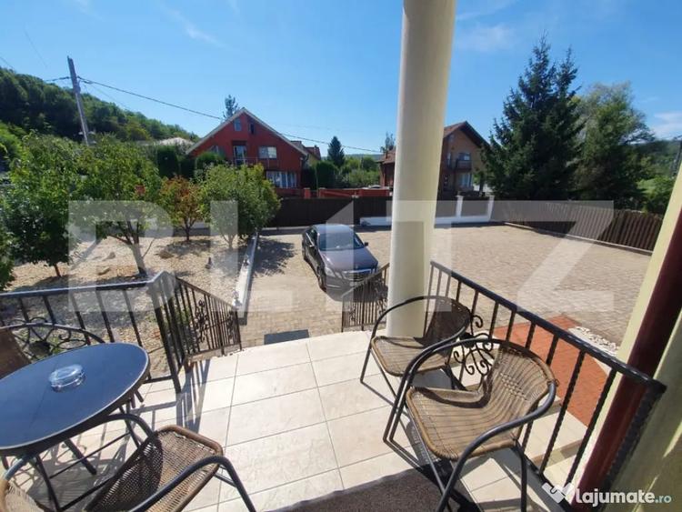 Casă cu 10 camere cu Teren 1100 Mp în Corunca