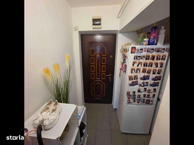 Apartament cu 3 camere în Petrișor
