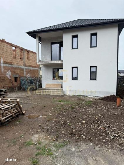 Casă cu 4 camere în Tărlungeni