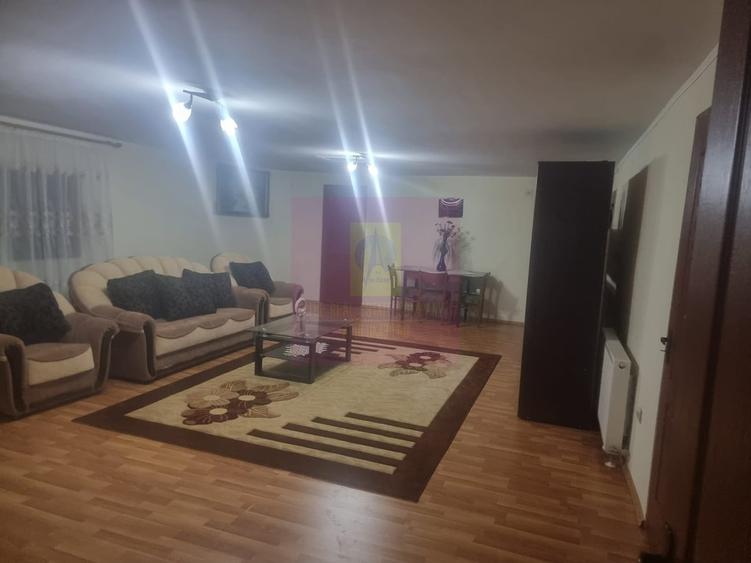 Casă cu 7 camere cu Teren 1500 Mp în Islaz