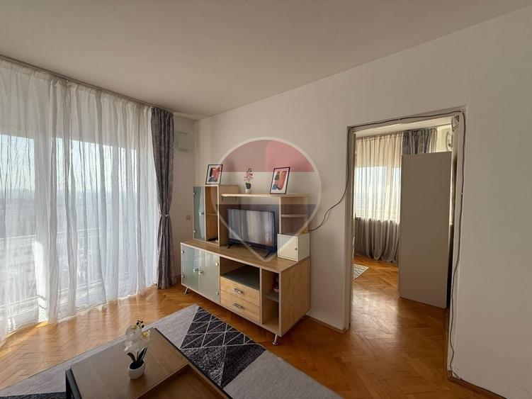 Apartament cu 3 camere semidecomandat, mobilat în Națiunile Unite