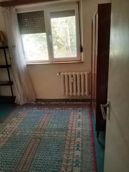 Apartament cu 3 camere semidecomandat în Micro 14
