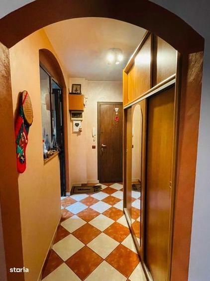 Apartament cu 3 camere semidecomandat, mobilat în Alexandru Obregia