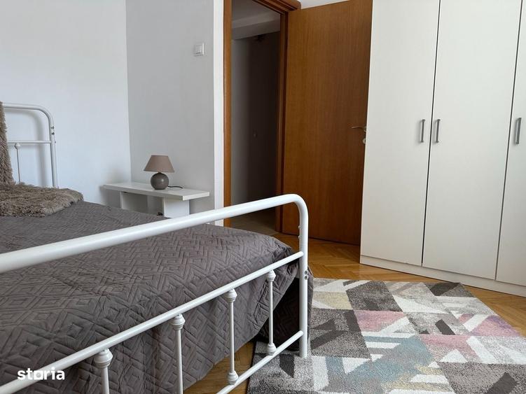 Apartament cu 4 camere decomandat în Lahovari