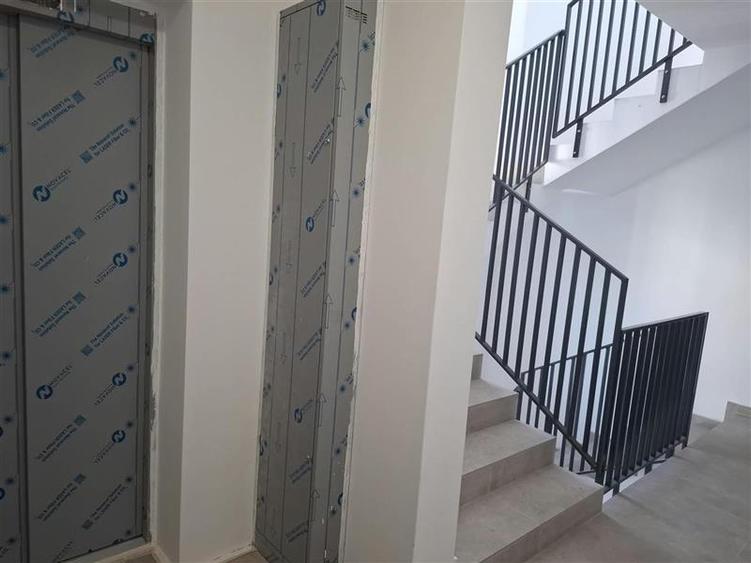 Apartament cu 2 camere decomandat în Tractorul